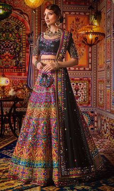 Designer Mehndi Lehnga Choli for Mehndi with Magnificent Look emblazoned with beautiful embroidery. Designer Mehndi Lehnga Choli available with fast Delivery in USA. Jaipuri Lehenga, Botas Outfit, Pakistani Bridal Lehenga, Latest Lehenga Designs, Nomi Ansari, Chic Prom Dresses, Indian Henna, Bridal Lehenga Designs, Choli Designs