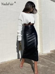 Black Leather Skirt, Spring Outfits 2022 Trends, Skirts Women, High Waist Skirt, Outfits Petite, Casual Spring Outfits, Elegante Casual, Spring Outfits 2022, Early Spring Outfits