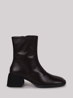 Ansie boots from VAGABONDRounded toe shape. Side zip fastening. 59mm block heel. Outer: 100% Cow Leather; Lining: 100% Fabric; Sole: 100% Cow Leather. Made in Vietnam.Composition: Outer:, 100% Cow Leather; Lining:, 100% Fabric; Sole:, 100% Cow Leather Staple Shoes, Chloe Purses, Sneaker Wedge, Gorgeous Bags, Shoe Style, Luxury Retail, Manolo Blahnik, Boot Shoes Women, Shoe Brands