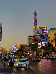 the eiffel tower in las vegas is lit up at night