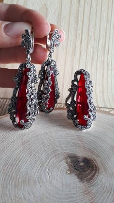 Earrings Weight: 19.5 gram Luxurious Red Long earrings with comfotable Latch Back Large Red Earrings Huge Red Earrings Long Dangle Marcasite Heavy Very Long Red Earrings Luxury Red Jewelry Evening Red Earring Woman Gift Earrings details: Lenght: 6,5cm= 2.6 inches Width : 1,5 cm Weight: 20 grams Ring details: Weight 13,5 grams Size: Any size available Shipping time: Europe 3-4 weeks USA and other countries 3-4 weeks Sometimes 5 weeks depending on the season Ornate Red Dangle Earrings, Ornate Red Teardrop Jewelry, Red Filigree Dangle Jewelry, Red Dangle Filigree Jewelry, Ornate Red Drop Earrings, Ornate Red Sterling Silver Earrings, Ornate Red Pendant Jewelry, Red Teardrop Pierced Jewelry, Red Teardrop Chandelier Earrings As Gift