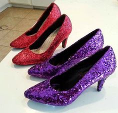 Red Hat Society Fashion, Hats With Feathers, Diy Glitter Shoes, Glitter Romper, Glitter Hair Spray, Muses Shoes, Summer Gloves