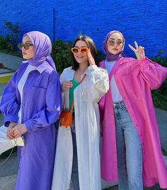 Purple Yellow Outfit, Hijab Guide, Purple Hijab, Dress Over Jeans, Colorful Outfit, Bella Hair, Hijab Fashionista, Mehndi Design Photos