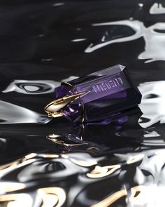 Mugler Fashion, Mugler Alien, Radiant Halo, Crystal Bottle, Alien Aesthetic, Wood And White, Parfum For Women, Feminine Fragrance