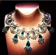 Robe de Couleur  du Temps Van Cleef  Arpels high jewellery Necklace Van Cleef And Arpels Jewelry, Exotic Jewelry, Van Cleef & Arpels, High Jewellery, Diamond Jewel, Jewellery Necklace, Van Cleef Arpels, I Love Jewelry, Emerald Jewelry