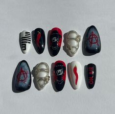 Ongles inspirés d'Ateez Ongles longs en forme d'amande Nail art 3D Black Red White Nails, Red White And Black Outfits, Ateez Inspired Nails, Ateez Nail Art, Ateez Outfits, Black And Red Nails, Red And Black Nails