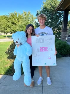 homecoming proposal Cute Hocoposals, Good Homecoming Proposals, Hoco Proposals Ideas Stuffed Animals, Cute Home Coming Proposals, Homecoming Bored Ideas, I Couldnt Bear Hoco Without You, Prom Proposals For Him, Ideas For Hoco Proposal, Barbie Hoco Sign