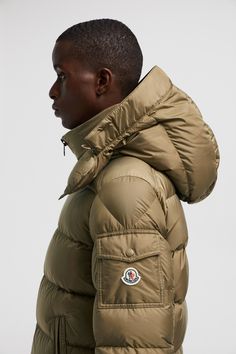 The classic Moncler Maya is revisited - the Mayaf down jacket boasts the recognizable strong silhouette, a detachable hood and adjustable hemline. In a twist on the classic style, the Mayaf short puffer is crafted from recycled rainwear, while a detachable faux fur trim adorns the hood. A brand signature, a classic patch pocket, adorns the jacket sleeve. Moncler Maya, Personalized Jacket, Outdoor Trekking, Summer Gifts, Jackets For Men, Outerwear Outfit, Down Jackets, Ski Pants, Fall Jackets