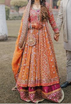 Orange Mehndi Dress, Mehndi Dress For Bride Pakistani Bridal, Mehendi Look For Bride, Mehndi Dressing, Mehndi Function Dress, Wedding Frock Designs, Mehndi Bride Dress, Mehndi Dress For Bride, Mehendi Look