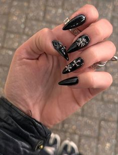 Grunge Nails Ideas, Black And Silver Nails Ideas, Acubi Nails, God Of Ruin, Winter Nail Art Designs, Peony Aesthetic, Nail Academy, Asian Nails, Black Acrylic Nails