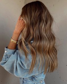 50+ Bronde Haircolor Ideas You Must Try This Season! - Prada & Pearls Light Brown Hair Styles, Brown Hair Styles, Light Brunette Hair, Rambut Brunette, Fall Blonde Hair, Summer Blonde Hair, Bronde Balayage, Apartment Stuff, Brown Hair Inspo