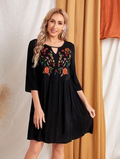 Flower Embroidered Keyhole Neck Smock Dress | EMERY ROSE Vacation Outfits Women, Smocked Dresses, Keyhole Neck, Fabric Floral, Inspiration Mode, Smock Dress, Trendy Fashion Women, Sleeves Pattern, Black Casual