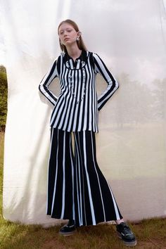 Missoni Resort 2019 Collection - Vogue Fashion Show Design, Show Design, Fashion Design Patterns, Women Fashion Edgy, Black And White Shirt, Knitwear Fashion, Fashion Design Sketches, Fashion Show Collection, Striped Pants