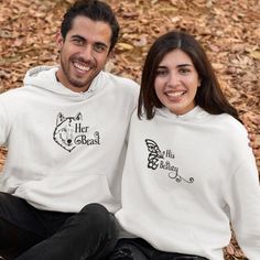 Spoil the special couple in your life with this 'His Beauty & Her Beast' matching set! Perfect for a romantic gift, this set includes two matching shirts, hoodies, and sweatshirts. With stylish designs and witty phrases, this matching set is the ideal way to show your love and affection. Whether it's a couples matching t-shirts, couple shirts in the US, relationship matching shirts, funny matching shirts for couples, or his and her shirts, this is the perfect way to express your bond. Don't miss T Shirt Couple Design, Couple T Shirt Ideas, Couple Tshirt Ideas, Couple Tshirts Unique, Couple Tshirt Design, Couple Hoodies Ideas Design, His Beauty Her Beast, Her Beast His Beauty, Funny Matching Shirts