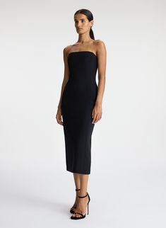 The Elizabeth Dress, a part of A.L.C.'s Signature Collection, is impeccably cut from matte black fabric. This tailored silhouette is strapless, featuring bone corsetry, pockets and darted seams for a feminine fit. Shop Dresses Styling Tip: Lean into '90s minimalism by pairing it with strappy stilettos and a small shoulder bag. Black Sleeveless Dress Formal, Simple Strapless Dress, Sleeveless Dresses Formal, Midi Dress Classy, Black Midi Cocktail Dress, Black Dress Midi, Black Strapless Midi Dress, 90s Minimalism, Strapless Black Dress