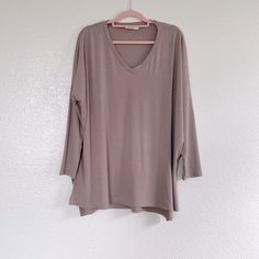 This Mocha V-Neck Top Has Dolman Style Sleeves With Small Side Slits, And A Loose Fit. The Material Is A Soft Polyester/Rayon/Spandex Blend With Great Stretch, And It’s New Without Tags From A Boutique. It Measures About 31” From Underarm To Underarm And About 31” In Length. C2 Solid V-neck Blouse For Layering, Chic Taupe V-neck Top, Stretch V-neck Top For Layering, Taupe V-neck Top For Fall, V-neck Blouse For Layering, Fall Taupe V-neck Top, Taupe V-neck Summer Tops, V Neck Tops, Tunic Top