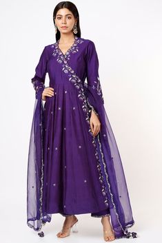 Purple Dress Design, Purple Colour Combination, Ladies Frock Design, Designer Anarkali Dresses, Long Frock Designs, Trendy Outfits Indian, Long Gown Design, Embroidered Anarkali, Anarkali Dress Pattern