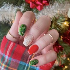 Holiday Nails Red And Green, Bright Green Christmas Nails, Sns Nails Christmas, Cute Christmas Nails Red And Green, Green Glitter Nails Christmas, Red Green Christmas Nails, Red And Green Gel Nails, Red And Green Short Nails