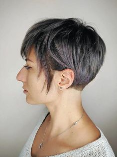 Mini Bob, Choppy Pixie, Haircut Ideas For Women, Classic Pixie, Longer Pixie Haircut, Hair To One Side, Hair 2022, Growing Out Short Hair Styles