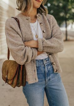 #streetStyle #fashionTrends #fashionBloggers #fashionLovers #fashiondesigner #Outfit #Outfitoftheday #ootd #fashionweek #Fashion #Dailylook #style #styleinspiration #womenfashion #pinterestfashion #pinterestaesthetic #discoverunder #pinterestinspired #styleinspo #Womenstyle #classy #fashion #style #love #elegant #beautiful #beauty #ootd #fashionblogger #instagood #fashionista #model #stylish #luxury #photography #trendy #fashionstyle #lifestyle #instafashion #photooftheday #chic #classic Feminine Casual, Outfits Casuales, Casual Fall, Look Fashion, Beautiful Outfits