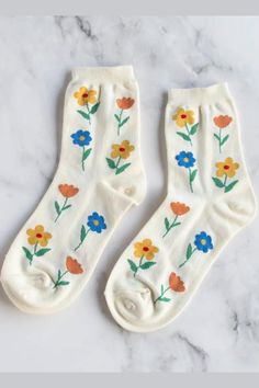 Spring florals in a cotton blend sock. Cute with a retro vibe. Material 80% Cotton ,10% Spandex, 10%Polyester Made in South Korea Care Instructions: Machine wash Cherry Socks, Retro Socks, Paws Socks, Flower Socks, Heart Socks, Rug Yarn, Favorite Flower, Bear Paws, Favorite Flowers