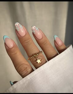 Light Blue Nail Designs, Blue Glitter Nails, Light Blue Nails, Smink Inspiration, Simple Gel Nails