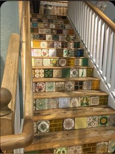 the stairs are decorated with colorful tiles