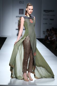 Women Street Style, India Fashion Week, Amazon India, Fashion Design Patterns, Salwar Kamiz, Casual Chique, Indian Couture, Desi Fashion, India Fashion