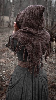 Modern Midevil Outfits, Winter Cosplay Ideas, Medieval Inspired Fashion, Skjoldehamn Hood, Viking Hood, Cottagecore Winter, Hooded Shawl, Unique Outfit Ideas, Fair Outfits