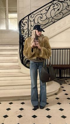 ig: stellaluciadeopito Fur Casual Outfit, Fur Earmuffs Outfit, Fur Coat And Jeans, Nyc Winter Outfits Street Style, Nyc Aesthetic Outfit, Faux Fur Coat Outfit, Faux Fur Jacket Outfit, Winter Inspo Outfits, Faux Fur Coats Outfit