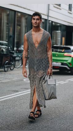 Romper Men, Crochet Men, Mens Fashion Smart, Mens Fashion Inspiration, Cool Street Fashion, Vogue Fashion, Mens Street Style, Grey Fashion, Well Dressed