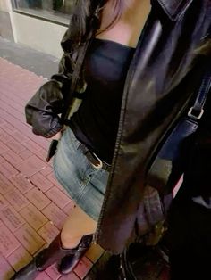 Skirt With Jacket Outfit, Style For Spring, Classic Prints, Autumn Fits, Leather Jacket Outfits, Elegante Casual, I'm With The Band, Outfit Look