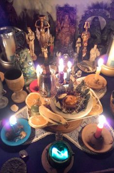 Witchcraft Altar, Witches Altar, Pagan Altar, Wiccan Spells, Season Of The Witch, Witch Aesthetic, Witchy Vibes, Love Spells, Gods And Goddesses