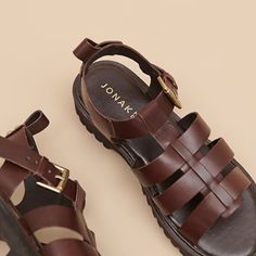 Sandales ouvertes en cuir marron foncé | Jonak Porter, Spring Outfits, Outfit Inspo, Clothes