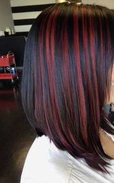 Pelo Color Borgoña, Black Red Hair, Peekaboo Highlights, Black Hair With Highlights, Hair Streaks, Burgundy Hair, Hair Color Highlights, Red Hair Color, Hair Inspo Color