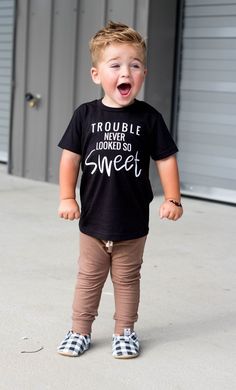 Funny Kids Shirts, Baby Mode, Trendy Kids Outfits, Cricut Baby, Boy Haircuts, Boys And Girls Clothes, Kids Tees, Diy Shirts