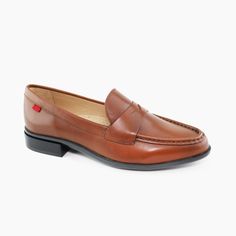 This new loafer construction explores the marriage of an elevated & on-trend EVA sole along with our Loafer technology. Oxford Pumps, Bryant Park, Loafer Women, Oxford Flats, Penny Loafer, Wooden Heel, Eva Sole, Penny Loafers, Casual Boots