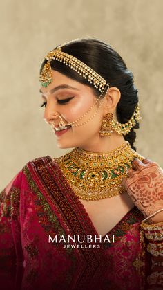 A Ghar Na Lagan filled with love, joy, and timeless traditions! 💛✨
Puja’s bridal glow was complemented by our 22KT Royal Traditional Set, weighing approx. 245 grams and adorned with floral motifs in rubies, uncut diamonds, and emerald beads. Paired with a mathapatti, nath and earrings, this look was the epitome of bridal royalty!

#ManubhaiJewellers #GharNaLagan #MalharandPuja #HeritageJewellery #MaJa #MajaniWedding #MalharThakar #PujaJoshi #WeddingJewellery #Mathapatti #Bride #BridalJewels
(bridal jewellery, brides, Indian wedding, necklace set, heritage jewellery, mathapatti, bride and groom) Emerald Bead, Uncut Diamond, Traditional Jewelry