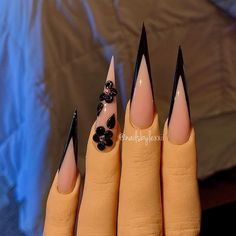 Acrylic Nails Stiletto, Nail Art Inspo, Black Stiletto Nails, Nagellack Trends, Pointy Nails, Nails Design With Rhinestones