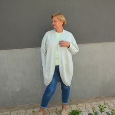 Introducing our women's double gauze cardigan sweater--your new go-to piece for both style and comfort. This oversized cardigan doubles as a cardigan jacket, featuring an open front design that makes it easy to layer over any outfit. The kimono-inspired cut adds a touch of elegance, while its availability in plus sizes ensures a perfect fit for all ladies. It is Ideal autumn, spring, winter and summer cardigan. This wrap cardigan is crafted from breathable cotton, making it a thoughtful addition Womens Gift Ideas, Cardigan Kimono, Summer Cardigan, Double Gaze, Muslin Fabric, Gauze Fabric, Wrap Cardigan, Kimono Cardigan, Oversized Cardigan