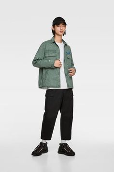 Casual Button-up Bottoms With Patch Pockets, Casual Green Button-up Pants, Casual Bottoms With Patch Pockets, Spring Button-up Bottoms With Patch Pockets, Casual Spring Pants With Flap Pockets, Zara Casual Bottoms With Patch Pockets, Green Button-up Cotton Bottoms, Zara Casual Pants With Pockets, Zara Casual Cargo Style Bottoms