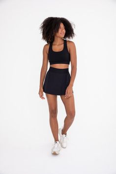 The perfect skirt for on and off the court! It features a seam that swoops all the way around, a thick elastic waistband, and built-in shorts with side pockets. Fabric & fit: 88% nylon 12% spandexMoisture-wickingFour-way stretch Model is wearing size Small.