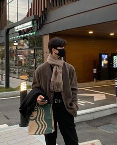 Fancy Streetwear Men, Korean Men Winter Outfit, Korean Fashion Men Winter, Asian Male Outfits, Korean Winter Outfits Men, Guys Winter Outfits, Korean Street Fashion Mens, Men Over 40 Fashion, Milan Street Fashion