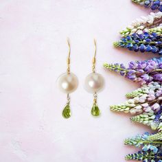 "Elegant Freshwater Pearl and Peridot Drop Earrings - Sterling Silver, Gold Vermeil or Rose Gold Vermeil. These luxury sized real pearl earrings are finished with a faceted gemstone drop of August's birthstone natural Peridot. This chic Peridot and Pearl Jewellery makes an ideal August Birthday Gift, Anniversary Gift for 1st, 3rd or 16th wedding anniversaries. ♥ Large Single Pearl (approx. 10mm) with a gemstone drop of your chosen birthstone from 25+ different options!  ♥ Pearl-sonalise with *yo Pearl And Peridot, 16th Anniversary Gifts, 16th Wedding Anniversary, Fine Pearl Jewelry, Large Pearl Earrings, Real Pearl Earrings, 16th Anniversary, Earrings Luxury, Pearl Statement Necklace