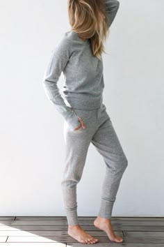 Winter Pullover Outfits, Casual Pullover Outfit, Knitted Two Piece, Casual Skirt Outfits, Cashmere Hoodie, Pullover Outfit, Grey Outfit, Comfy Clothes