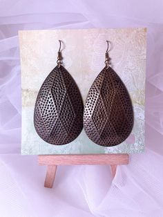 These bold bronze earrings showcase a hammered diamond pattern on a teardrop design, inspired by Aztec style with a handcrafted feel.  With a textured surface that adds depth and a substantial feel, they make a statement with their unique, artisanal craftsmanship. Perfect for adding a striking, cultural accent to any look. Aztec Style, Aztec Fashion, Bronze Earrings, Diamond Pattern, Teardrop Earrings, Halloween Shopping, Jewelry Earrings Dangle, Etsy Earrings, Dangle Drop Earrings