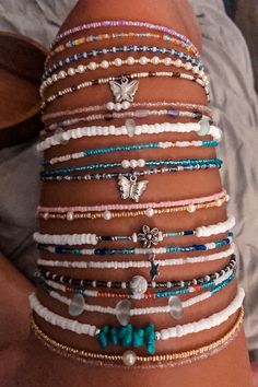 Pura Vida Charm Bracelets, Bracelet Inspiration Beads Aesthetic, Hippie Bracelets Diy, Summer Jewelry Aesthetic, Indie Jewelry