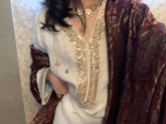 Casual Indian Fashion, Salwar Kamiz, Mode Abaya, Pakistani Fancy Dresses, Desi Fashion Casual, Wedding Traditions, Desi Clothes, Desi Aesthetic