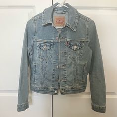 Never Worn, Size Xs, Looks Vintage Fitted Levi's Outerwear With Pockets, Fitted Light Wash Outerwear For Fall, Fitted Light Wash Long Sleeve Outerwear, Levi's Light Wash Long Sleeve Outerwear, Levi's Fitted Long Sleeve Denim Jacket, Levi's Light Wash Fitted Denim Jacket, Levis Jean Jacket, Levis Jacket, Levi’s Jeans