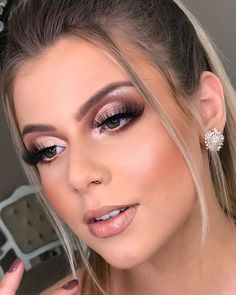 Evening Eye Makeup, Hair Color Caramel, Formal Makeup, Braut Make-up, Wedding Makeup Looks, Airbrush Makeup, Day Makeup, Makeup Pictures, Wedding Hair And Makeup